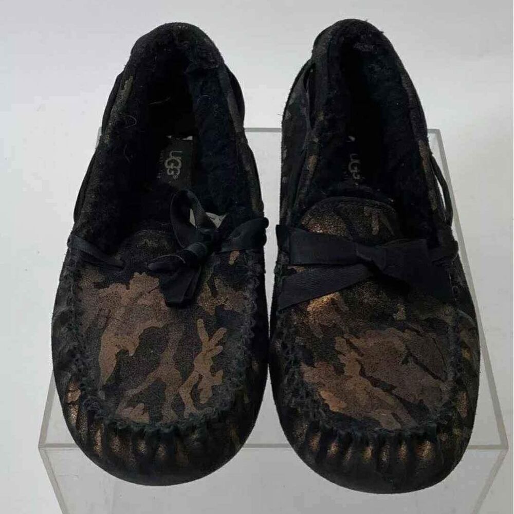 UGG Loafer Sheepskin Shearling Slippers - Women Size 10 or Men 8.5